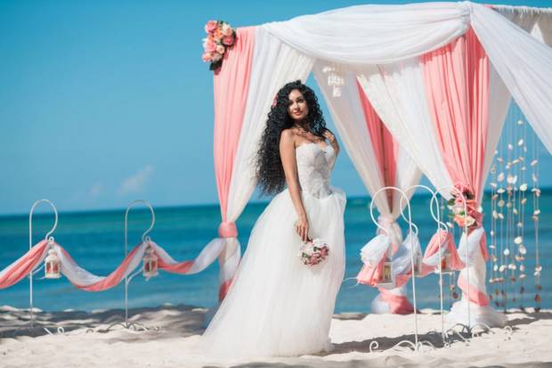 Как выбрать свадебное платье для пляжной церемонии | WedDesign – Свадьба в Доминикане