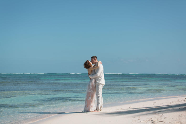 Нежная свадьба Оксаны и Майкла на приватном пляже – WedDesign | Свадьба в Доминикане
