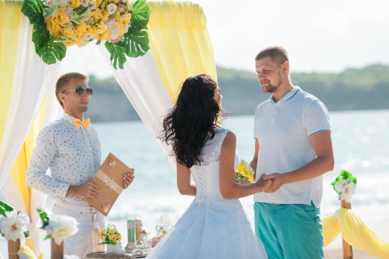 Желтая свадебная церемония Андрея и Анны на пляже Макао в Доминикане – WedDesign | Свадьба в Доминикане