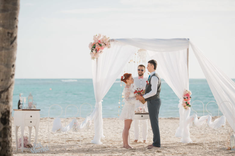 Свадебная церемония на пляже с белым песком в Доминикане Дмитрия и Екатерины | WedDesign – Свадьба в Доминикане