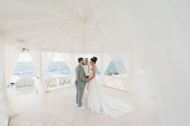 Свадебная церемония в европейском стиле в ресторане «Тракадеро» Александра и Екатерины | WedDesign – Свадьба в Доминикане