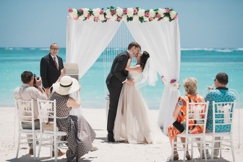 Официальная свадебная церемония в Доминикане на пляже Хуанийо Андрея и Анастасии – WedDesign – Свадьба в Доминикане