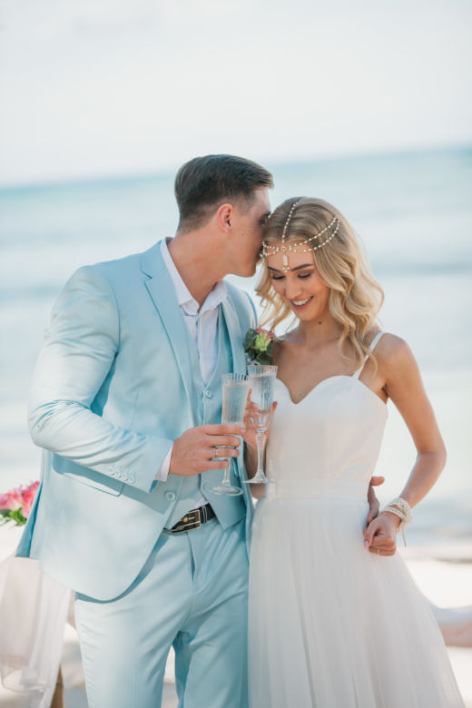 Свадебная церемония в мягких тонах на пляже Cabeza de Toro Александра и Екатерины – WedDesign – Свадьба в Доминикане
