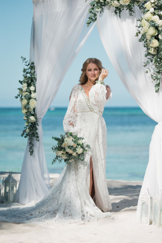 Растрепыш из роз и эвкалипта – WedDesign – Свадьба в Доминикане