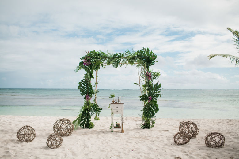 Арка в тропическом стиле – WedDesign – Свадьба в Доминикане