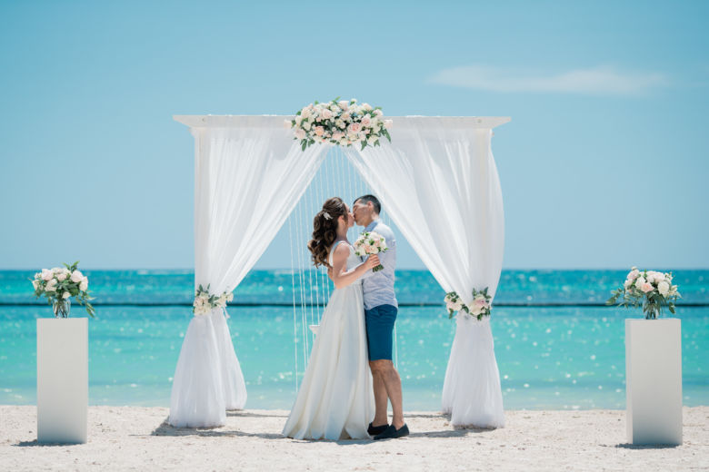Свадьба в Кап Кане на пляже Хуанийо в Доминиканe – WedDesign – Свадьба в Доминикане