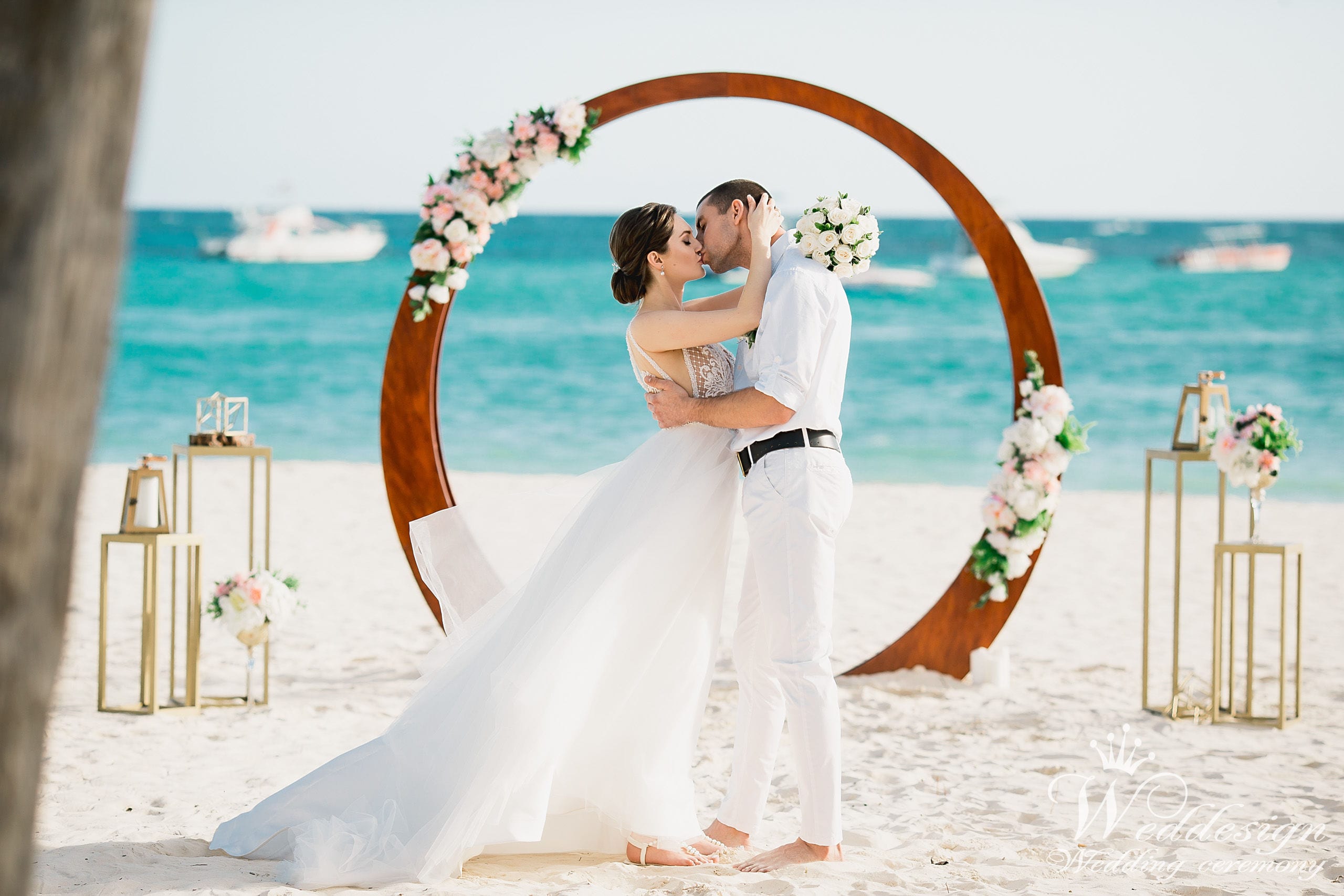 Искусственные цветы. Круглая арка – WedDesign – Свадьба в Доминикане